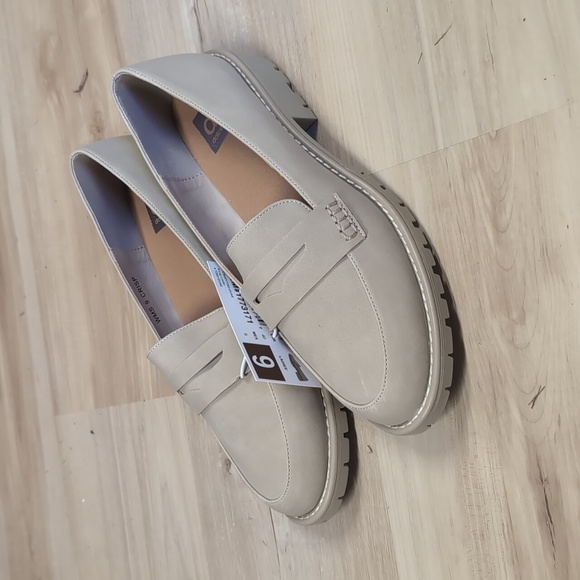 Dolce Vita Crisp Lug Loafer - Picture 2 of 11